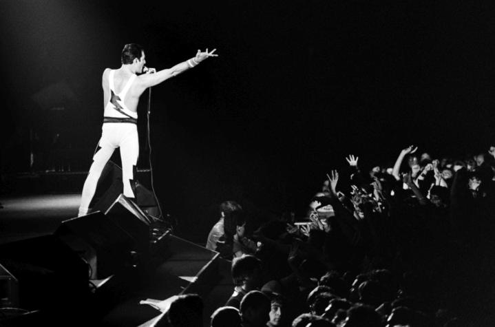 ¡Sorpresa! Siri ahora sabe cantar como Freddie Mercury