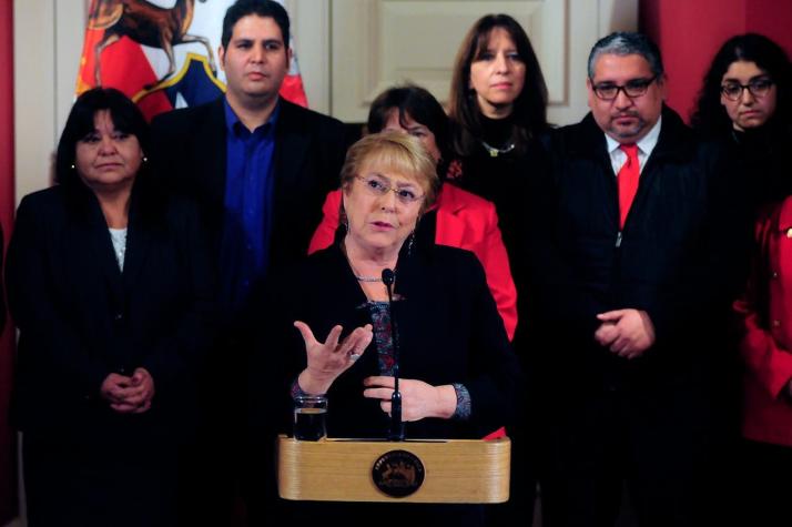 Bachelet presenta aumento de salarios para profesores: “Nos comprometimos y cumplimos”