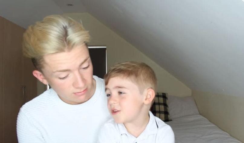 La sorprendente reacción de un niño cuando su hermano mayor le cuenta que es gay
