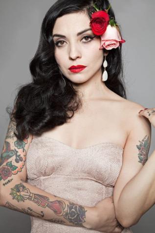 Mon Laferte sorprende con cambio de look y sus seguidores la comparan con Amy Winehouse