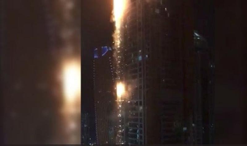 Se incendia rascacielos en Dubai, uno de los edificios residenciales más grandes del mundo