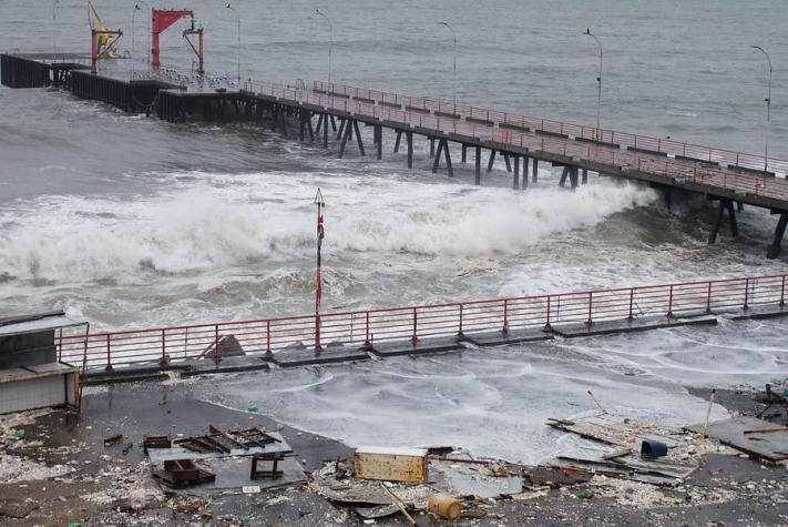 Armada emite alerta sobre marejadas en el borde costero: olas de hasta cuatro metros