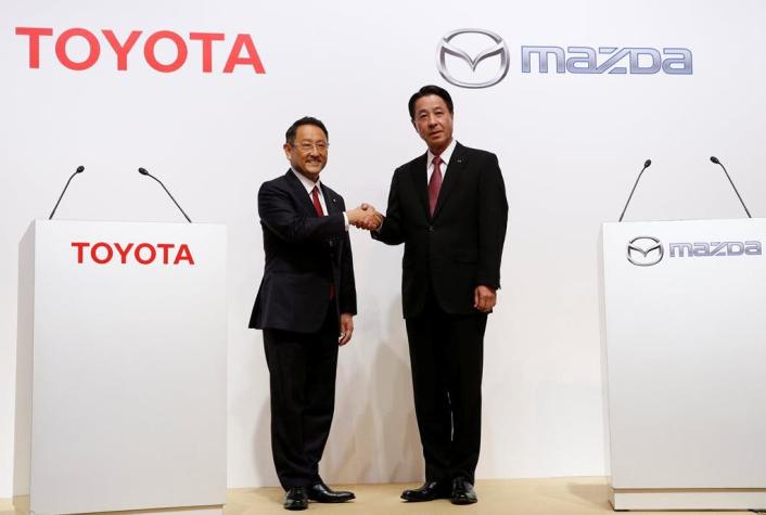 El nuevo plan de juego de Toyota: robots, fusiones y vehículos autónomos