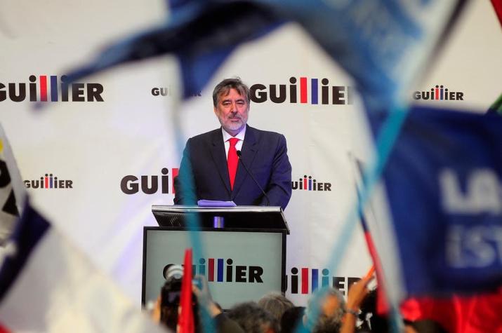 Guillier presenta 61 mil firmas e inscribe candidatura presidencial