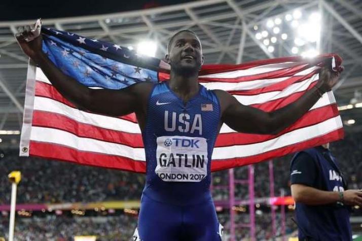 [VIDEO] ¡Sorpresa! Justin Gatlin amarga a Usain Bolt en su despedida de los 100 metros