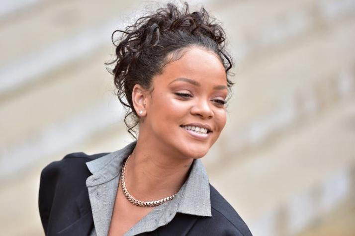 No le bastó con cambiar de look: ahora Rihanna cautiva sacando su lado más sensual en desfile