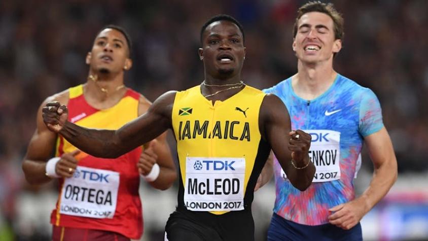 Jamaicano McLeod gana oro en 110 metros vallas del Mundial de Atletismo