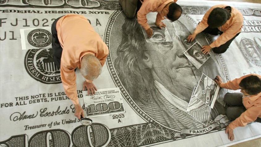 Por qué pierde valor el dólar y cómo puede impactar ello a los países de América Latina