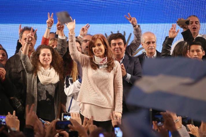 Primarias argentinas: Cristina Kirchner logra "empate técnico" con candidato oficialista