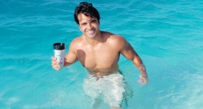 Luis Fonsi (45) no se da por vencido y prepara sus músculos en el gimnasio  para su nueva gira