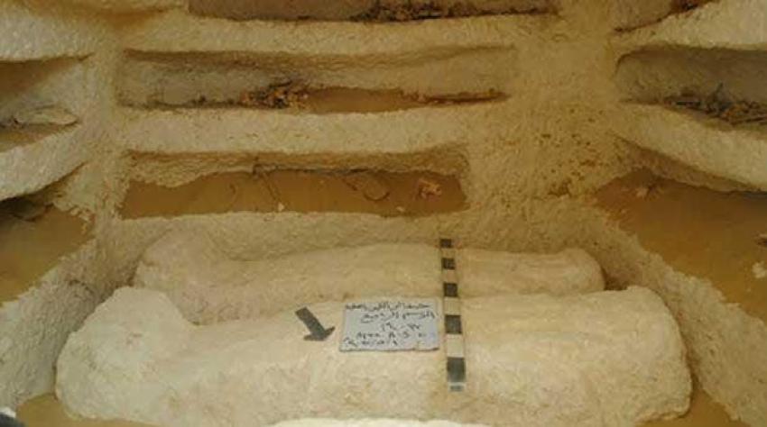 Arqueólogos descubren tres tumbas milenarias en el sur de Egipto
