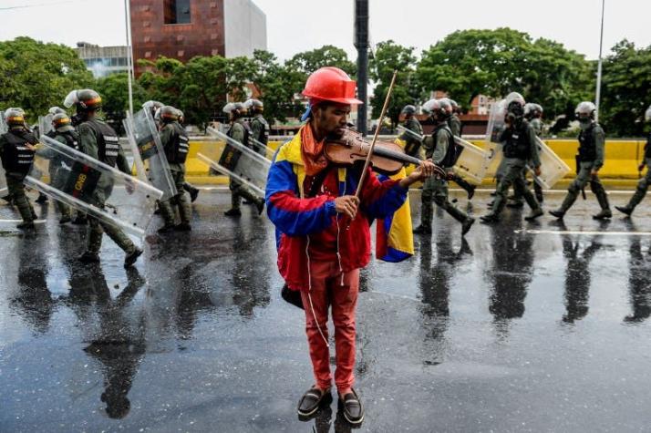 Venezuela: Liberan a violinista de protestas contra Maduro