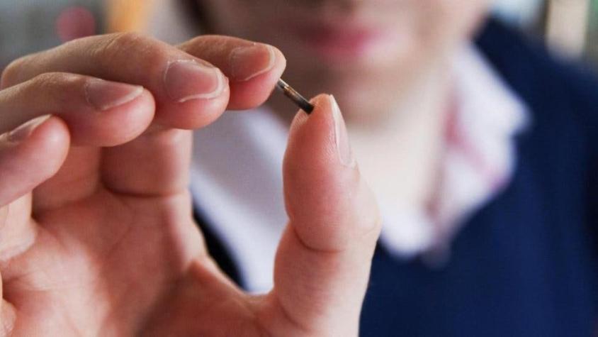 Los riesgos de implantarte un microchip en el cuerpo no son los que piensas
