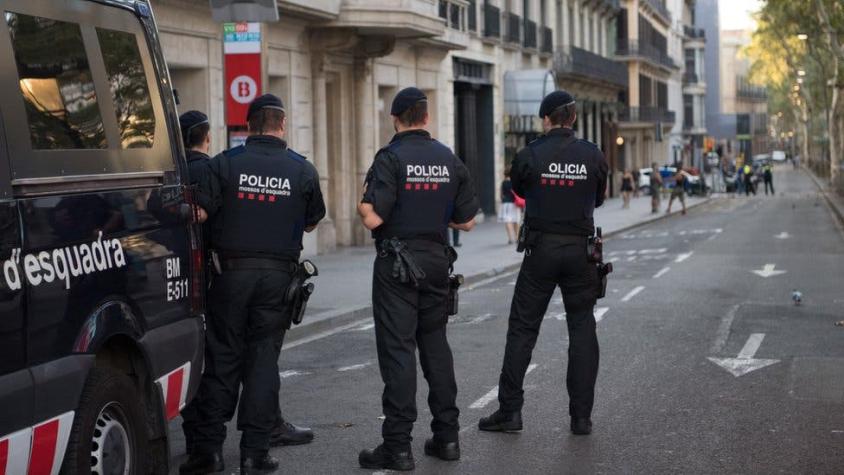 Comenzó con una explosión y terminó en disparos: cronología de los hechos violentos en Cataluña