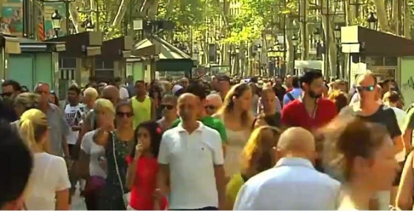 [VIDEO] T13 desde Barcelona: La ciudad se vuelve a levantar tras el ataque a Las Ramblas