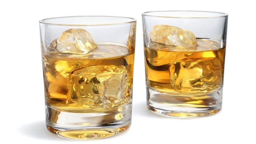 Por qué el whisky sabe mejor si lo mezclas con agua (según la ciencia)