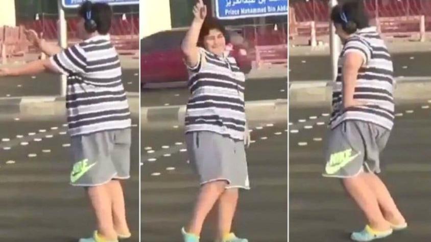 El joven detenido por bailar "Macarena" en una calle de Arabia Saudita