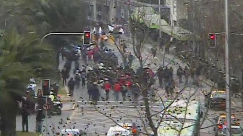 Desórdenes marcan marcha estudiantil en centro de Santiago