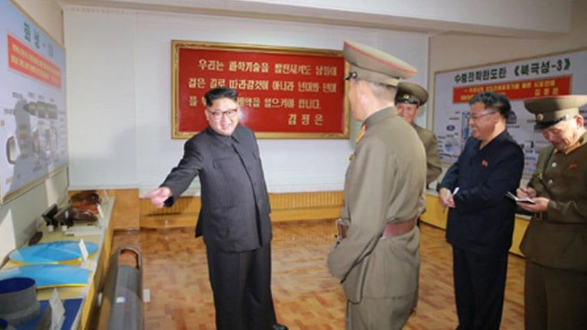 Los detalles de misiles balísticos "secretos" que Corea del Norte reveló por accidente en una foto