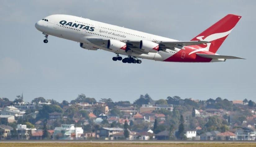 Aerolínea australiana Qantas registra una caída de su beneficio anual