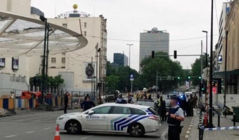 Policías de Londres y Bruselas investigan ataques con cuchillo contra fuerzas del orden
