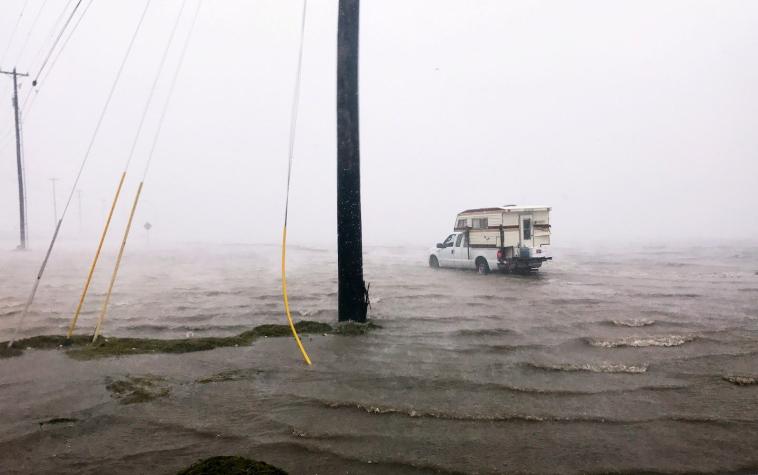 Destrucción y "serias" inundaciones al paso del huracán Harvey por Texas