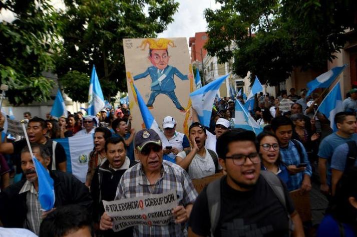 Guatemaltecos piden la renuncia del presidente Jimmy Morales por corrupción
