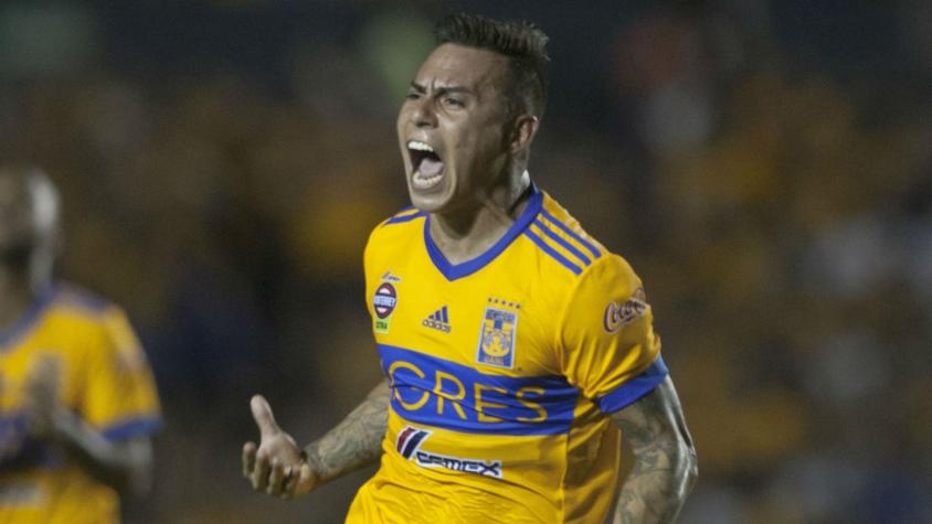 Eduardo Vargas anota un golazo en victoria de Tigres sobre Lobos en México