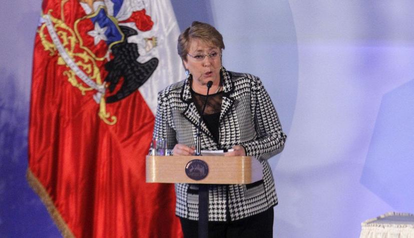 Bachelet pide que "la fuerza del Estado y de la inversión privada trabajen en conjunto"