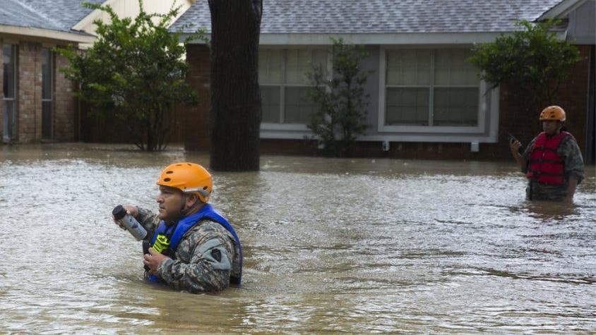 EEUU: 2 represas de Houston empiezan a desbordarse y crean riesgo de empeorar fuertes inundaciones