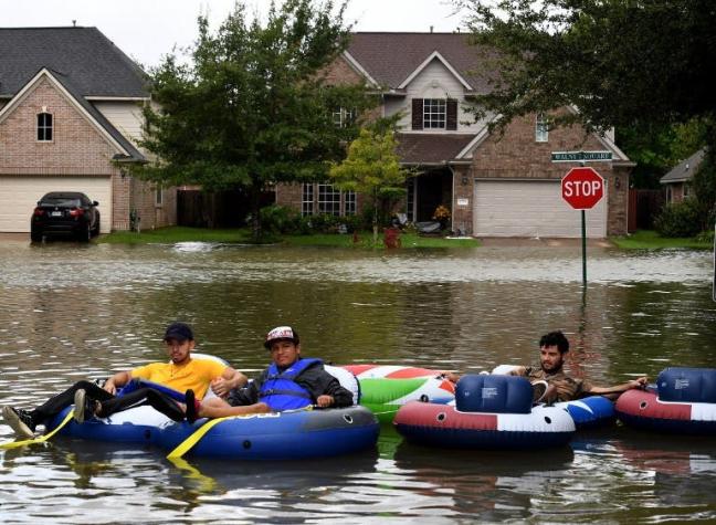 Imponen toque de queda nocturno en Houston por inundaciones dejadas por Harvey