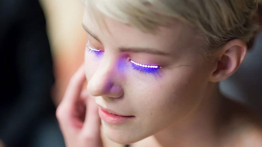 Pestañas LED, una popular moda con "riesgos para tus ojos"