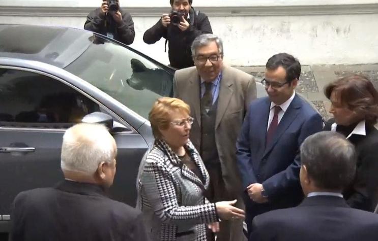 [VIDEO] El incómodo momento que vivió Céspedes con Bachelet