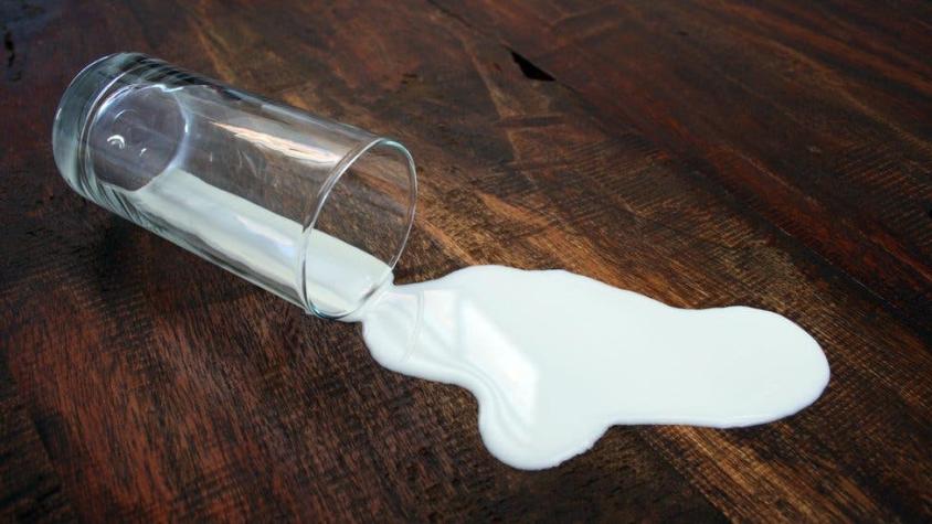 Acertijo: ¿cómo puedes medir 1 litro con estas jarras y no desperdiciar la leche?
