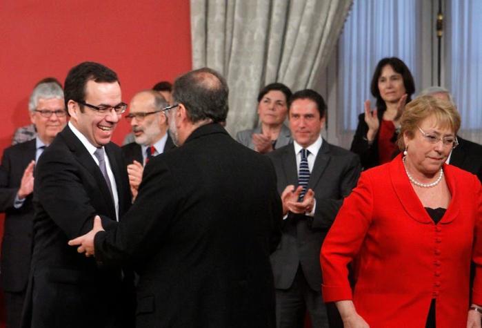 Solidaridad con Valdés y críticas al gobierno marcan reacciones por cambio de gabinete