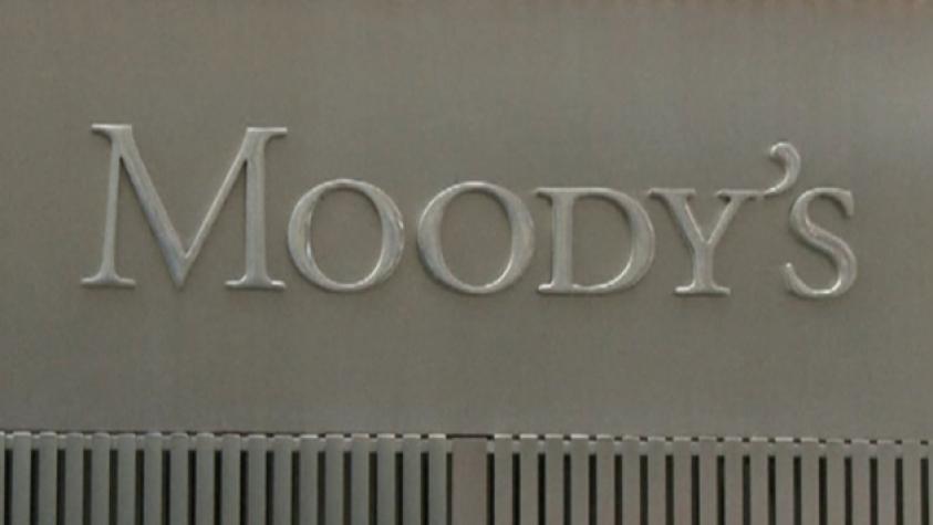Moody's rebaja el panorama crediticio de Chile de "estable" a "negativo"