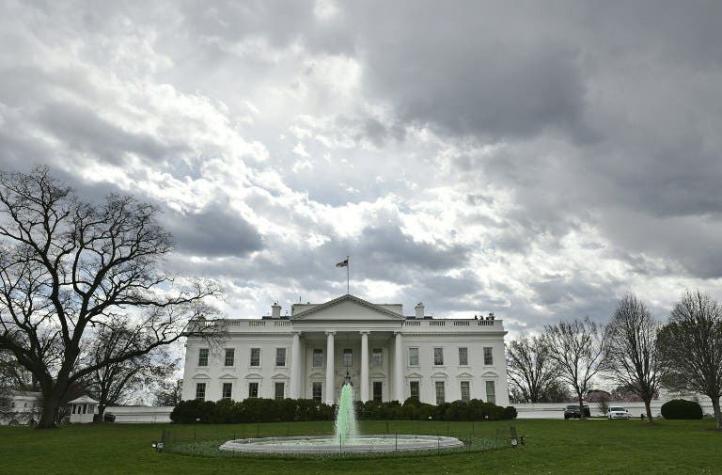 Medio asegura que investigan uso de correos electrónicos privados en la Casa Blanca