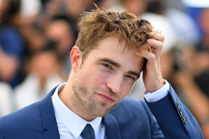 Robert Pattinson: protagonista de "Crepúsculo" reaparece y está irreconocible