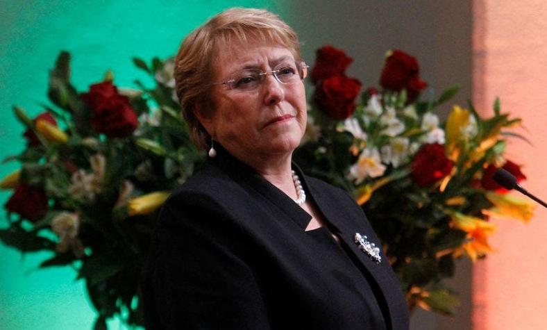 CEP: Bachelet sube tres puntos en aprobación y llega a un 21%