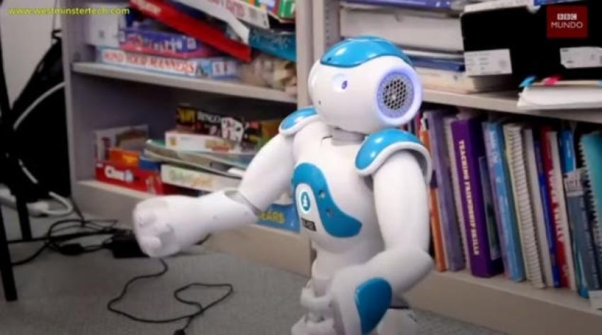 [VIDEO] El robot que logra hacer sonreír a niños autistas