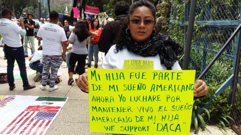 "No quiero que mi hija pase el infierno que viví": el miedo de padres dreamers deportados a México