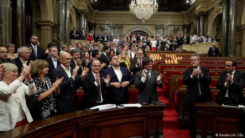 Cataluña desafía al Estado y convoca referéndum independentista
