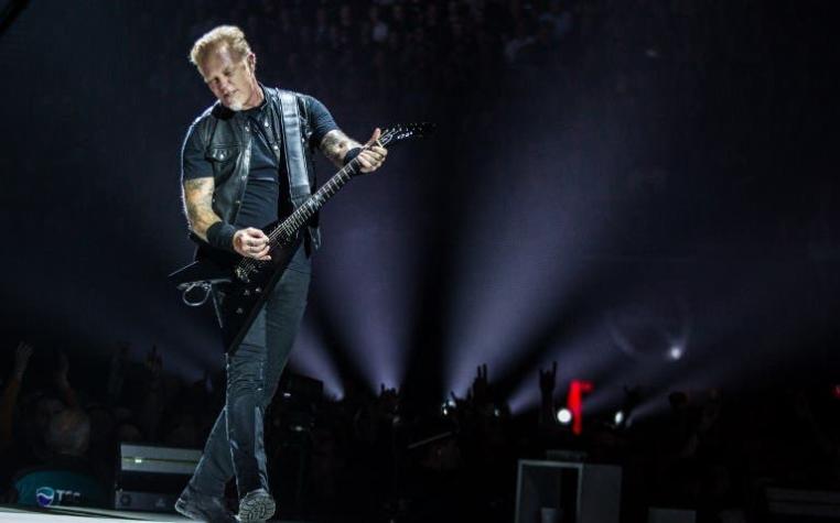 La vergonzosa caída que sufrió el vocalista de Metallica