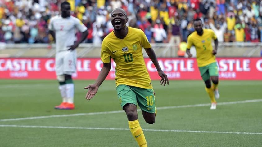 Sudáfrica no descarta recurrir a la decisión de la FIFA de repetir partido ante Senegal
