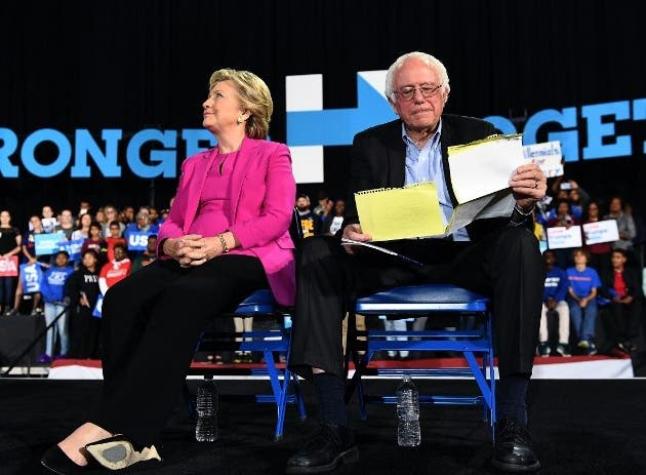 Hillary Clinton arremete contra Bernie Sanders en su nuevo libro