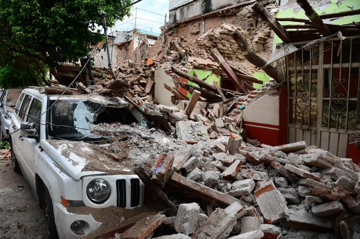 Katia deja daños materiales en su paso por México y desciende de categoría
