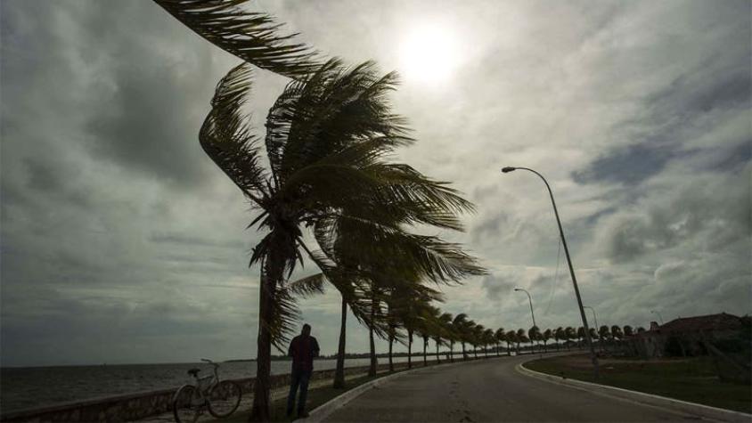 Chilena residente en Miami ante llegada de Huracán Irma: "Esto es como un terremoto al revés"