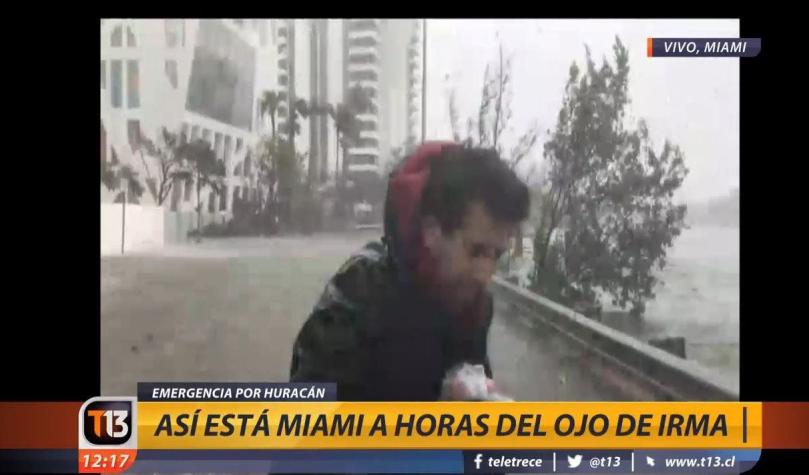 [VIDEO] Javier Olivares sufre el embate del huracán Irma en contacto en vivo