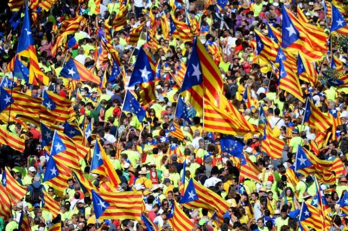 Independentistas catalanes se toman las calles en masiva celebración de su "fiesta nacional"