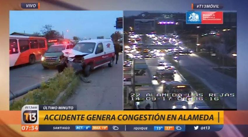 Choque en Las Rejas genera severa congestión en La Alameda